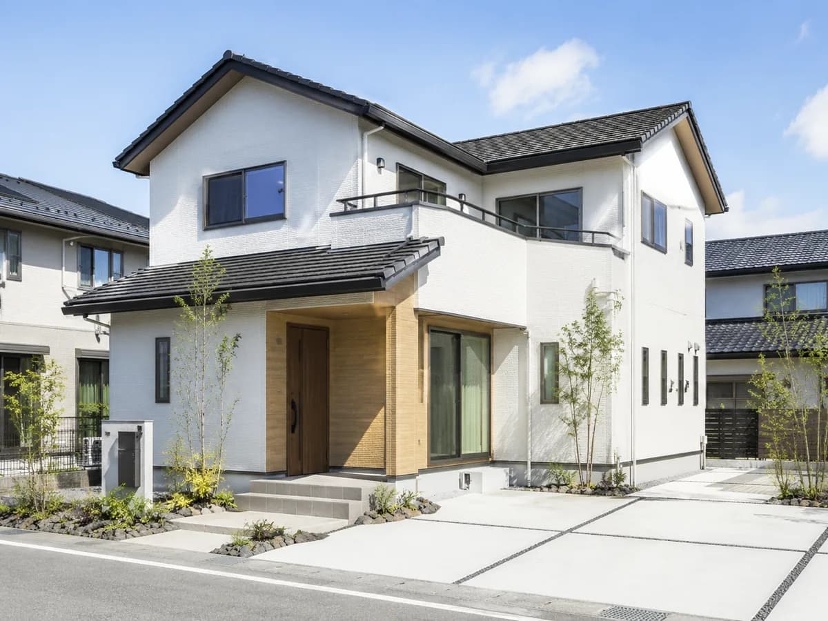 引き渡し前の新築2階建て住宅の外観